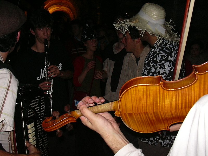 File:Fête de la musique le 21 juin 2004 à Paris 2.jpg