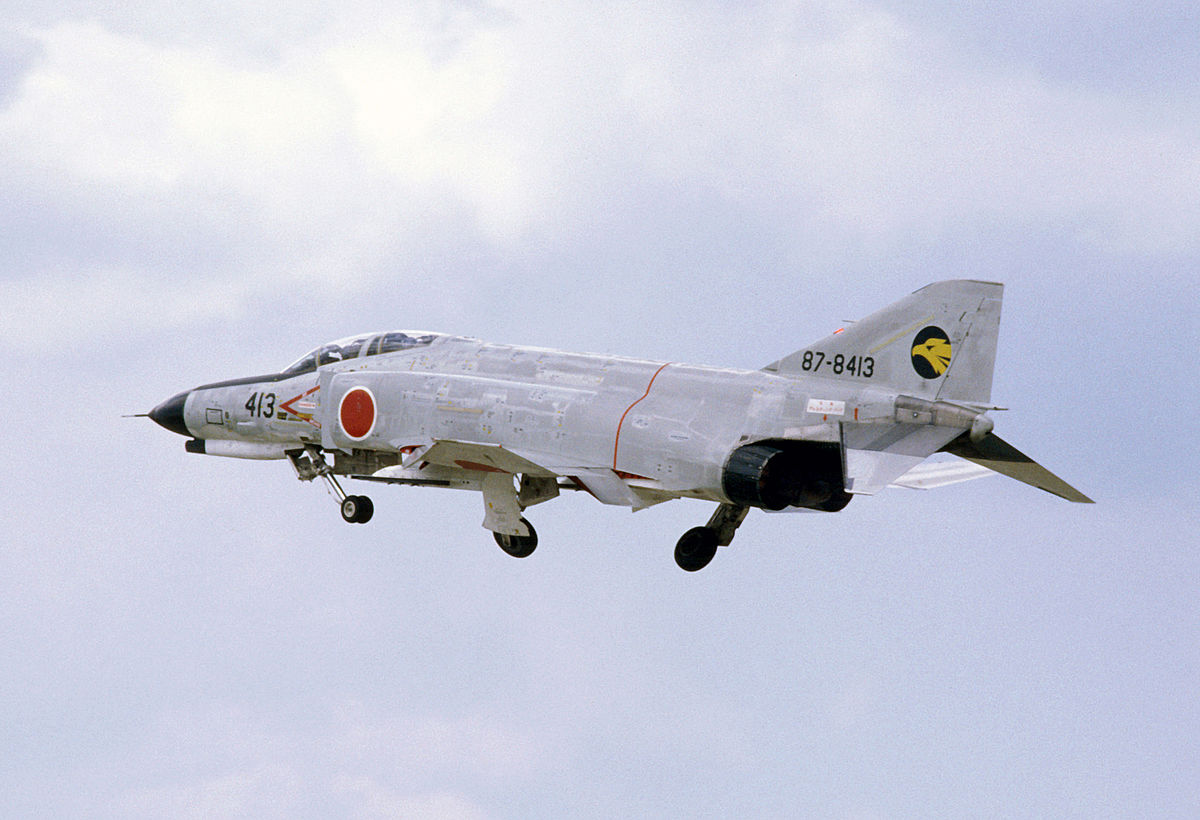 ファイル:F-4EJ (413) of 306 Sqn takes off from Komatsu Air Base, -7 