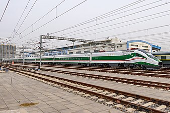 采用新版量产涂装的短编CR200J在北京环行铁道