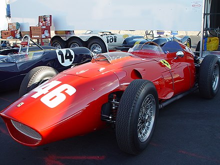 Une Ferrari Dino 246 lors d'une manifestation historique
