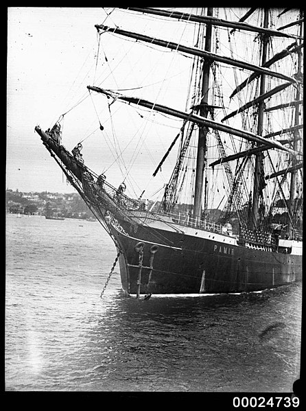 File:Four-masted barque PAMIR in Kurraba Point, c 1947 (8162662168).jpg