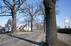 Schönerlinder Strasse (la nord de Bucher Strasse în afara orașului)