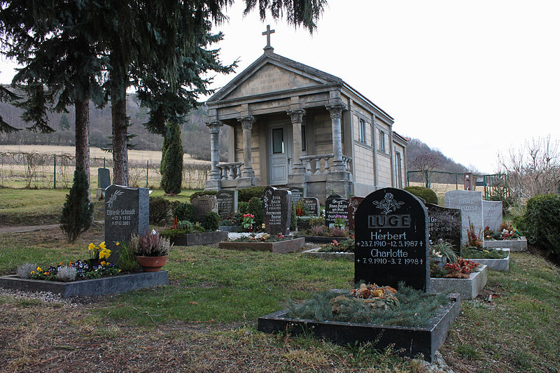 File:Friedhof Göschwitz 2014.jpg