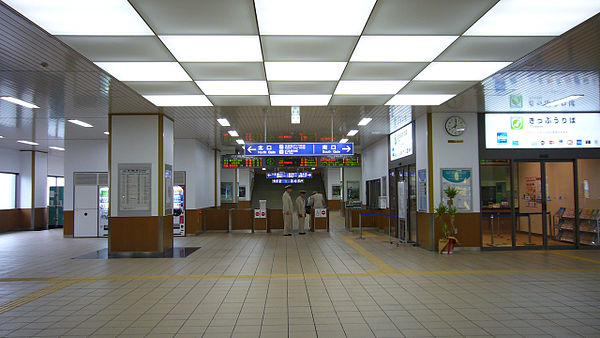 Fukuchiyama Station interior, June 2006