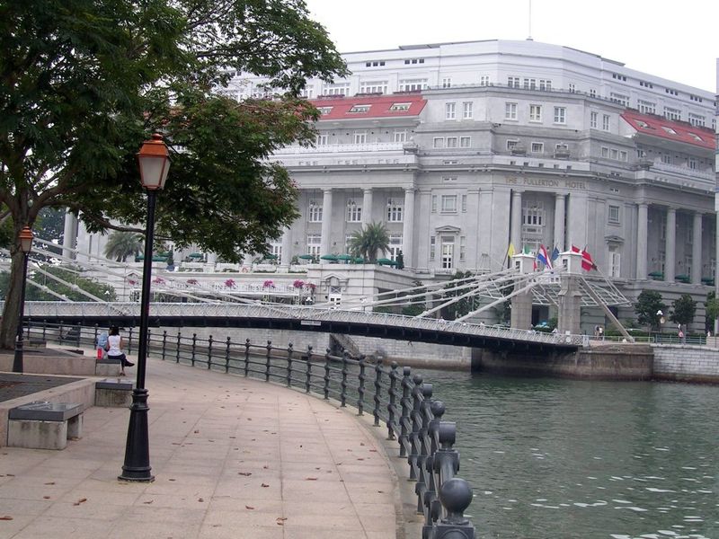 File:Fullerton Hotel Singapore.jpg