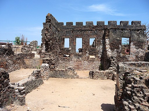 Kunta Kinteh Island: Ruinen der Festung (UNESCO-Welterbe in Gambia, Afrika)