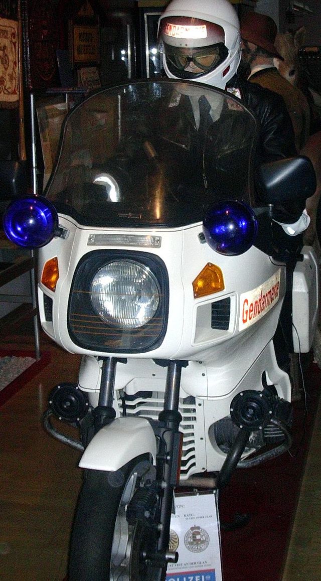 File:Gendarmerie-Motorrad.JPG - Wikimedia Commons