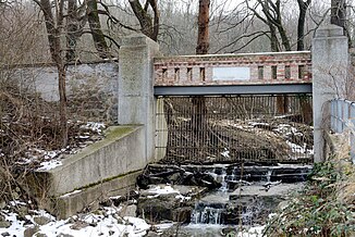 Passage of the Grünauer Bach in the wall of the Lainzer Tiergarten