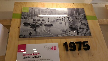 A museum exhibit about the Groningen Grote Markt shows a post-WWII bicycle lane that forced cyclists to merge with motorists. This design was eventually removed.