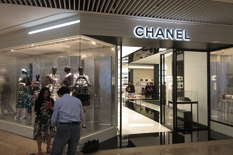 File:HK CWB 銅鑼灣 Causeway Bay 時代廣場 Times Square mall CHANEL clothing shop window Nov 2017 IX1 01.jpg