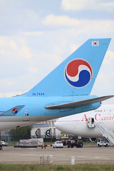 File:HL7434 Boeing 747F Korean Air Cargo Tail (7976412034).jpg