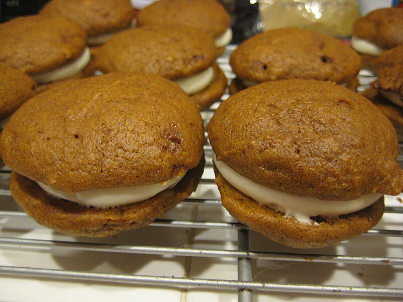 File:Halloween Whoopie Pies on wire rack.jpg