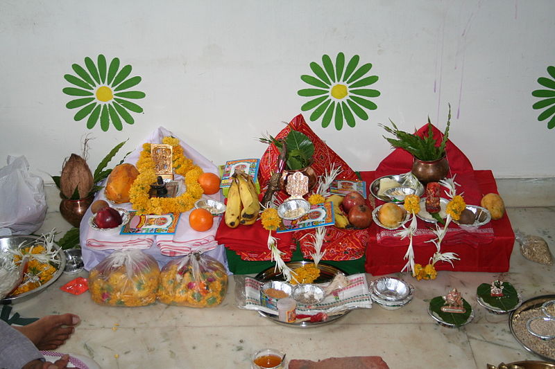 File:Hindu puja at home, Ahmedabad 02.JPG