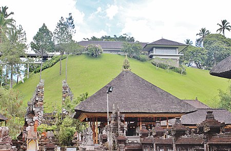 Tập_tin:Holy_Water_Temple_Ubud,_Bali,_indonesia_-_panoramio_(9).jpg