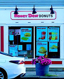 Exterior of a Honey Dew Donuts location on Main St. in the Greenwood section of Wakefield, Massachusetts, in June 2022 Honey Dew Donuts location, Greenwood, Wakefield, Massachusetts 01.jpg