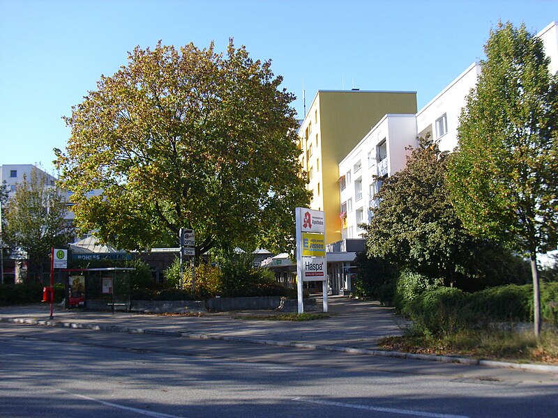 File:Hummelsbütteler Markt (Hamburg-Hummelsbüttel).jpg