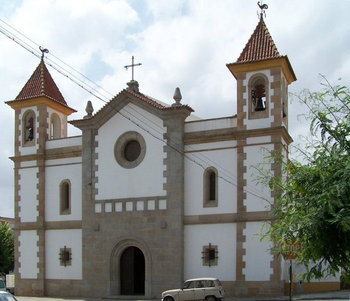 File:Igreja Matriz em Alter do Chão.JPG