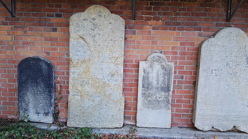 File:Jüdischer Friedhof Berlin-Mitte märz2017 - 19.jpg