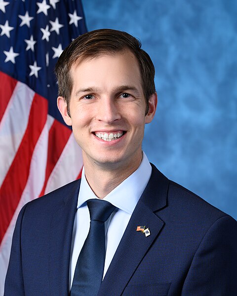 File:Jake Auchincloss, 117th Congress portrait.jpg