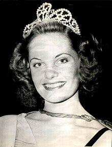 Jean Bartel sebagai Miss America 1943.jpg