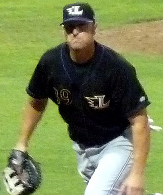 <span class="mw-page-title-main">Kevin Barker</span> American baseball player (born 1975)