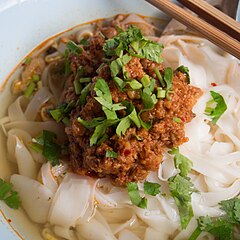 Khao soi nam na minangka gaya khao soi kanthi tempel daging babi lan cabai cincang, sing dipangan ing sisih wétan Provinsi Chiang Rai, Thailand.