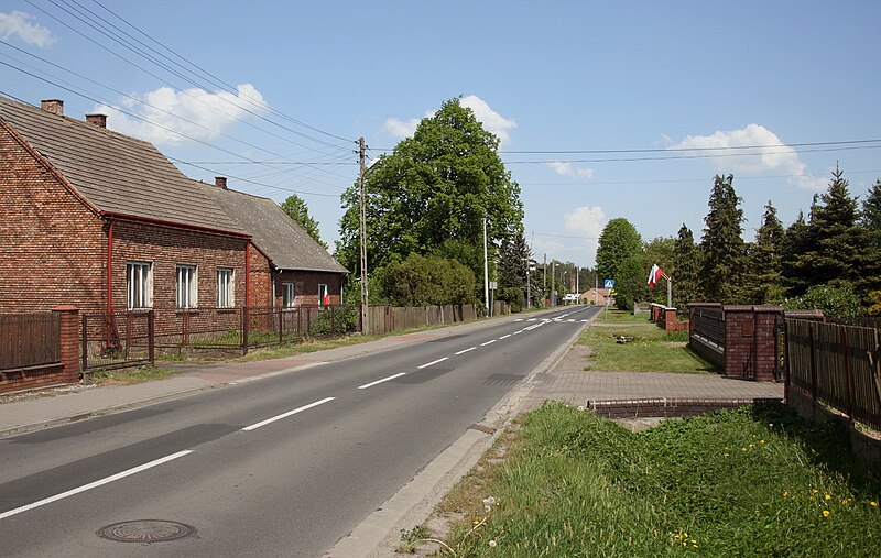 File:Kuźnica Kiedrzyńska ul. Witosa 2018-05-03 p2.jpg