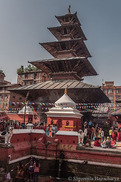 File:Kumbheshwar Temple.jpg