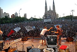 La Cumparsita Rock 72 live at Moreno Square, La Plata (2007)