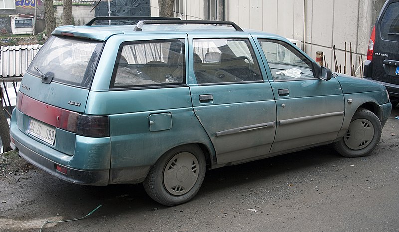 File:Lada 111 1.5Li rear.jpg