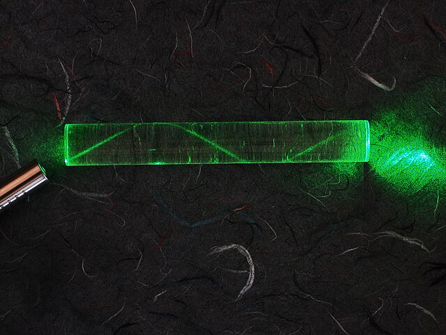 A laser beam bouncing down an acrylic rod, illustrating the total internal reflection of light in a multimode optical fiber