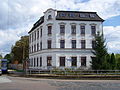 Mietshaus an Burghausener Straße/Leipziger Straße sowie Gleisschleife der Leipziger Straßenbahn in Gundorf; Endhaltestelle Böhlitz-Ehrenberg