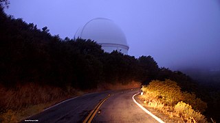 El Observatorio Lick al anochecer desde la ruta 130, Condado de Santa Clara, California. Foto: Daniel Palma. 4 de octubre, 2006.