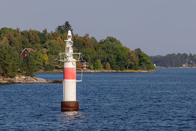 File:Lilla Höggarnsbank september 2013.jpg