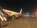 Lion Air (JT) di Lapangan Terbang Antarabangsa Soekarno-Hatta, di Masa Malam, Bahagian Kiri Badan Pesawat [60]