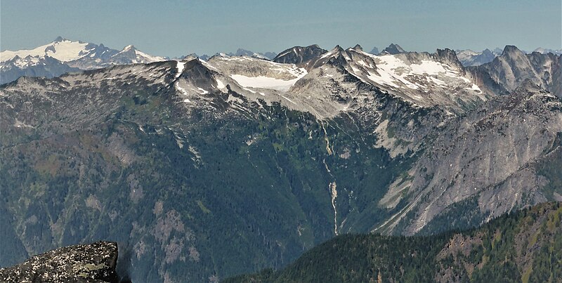 File:Little Devil Peak and Mt. Shuksan.jpg