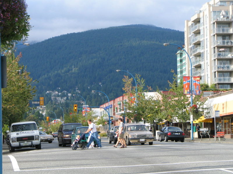 File:Lonsdale Ave North Vancouver BC.JPG