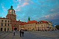 Początek Krakowskiego Przedmieścia – widok na Bramę Krakowską i plac Łokietka