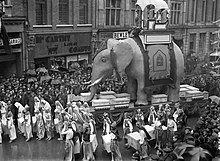 Sweepstakes parade through Dublin in late March 1935 Lucky Elephant (6817139823).jpg