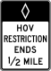 Zeichen R3-12d HOV-Spur geht in einer halben Meile in eine normale Fahrspur über