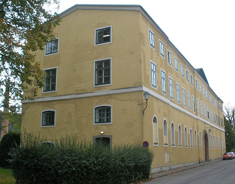 File:Magazinhaus Theresienthal.JPG