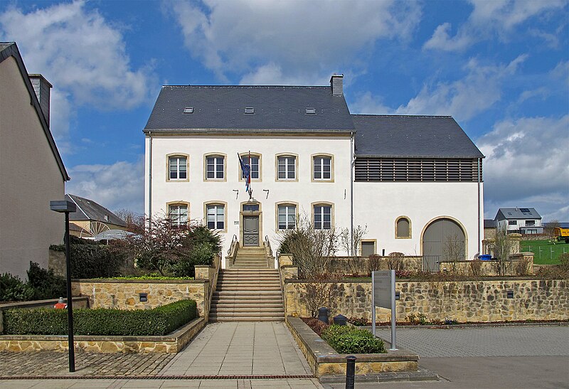 File:Mairie Tuntange, 2 rue de Hollenfels.jpg