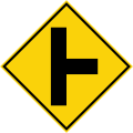 Persimpangan ke kanan di hadapan