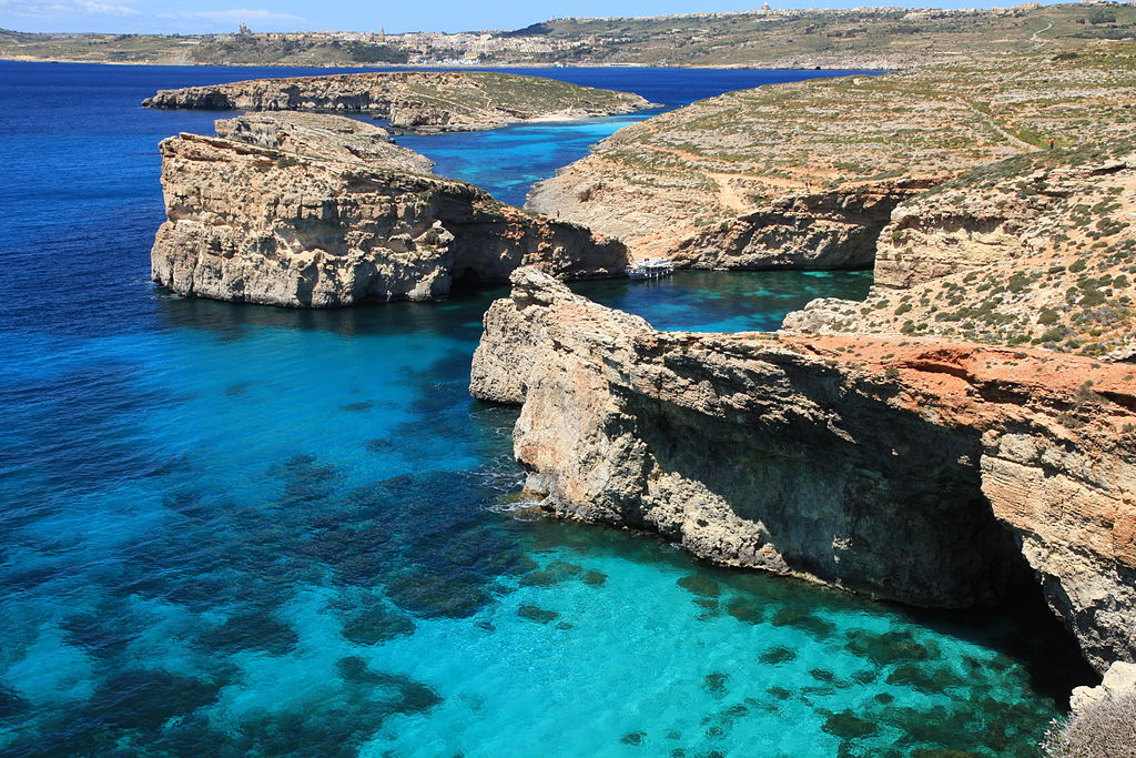 Malta - Ghajnsielem - Comino + Large Blue Lagoon Rock + Small Blue Lagoon Rock + Cominotto + Blue Lagoon 02 ies