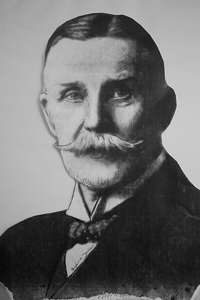 File:Manipulated photograph of Archibald Denny.jpg