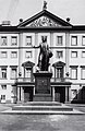 Mannheim Schiller-Denkmal und Nationaltheater ca1935.jpg