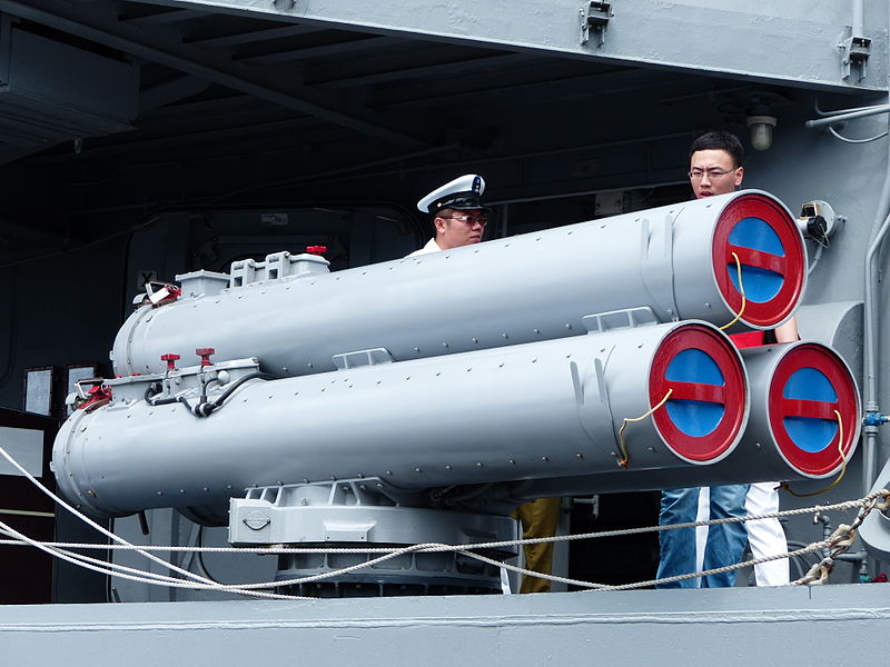 800px-Mark_32_Torpedo_Tubes_Mounted_on_ROCN_Tzu_I_%28PFG-1107%29_Right_Side_20130504.jpg