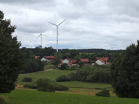 Menhofen mit Windkraftanlagen