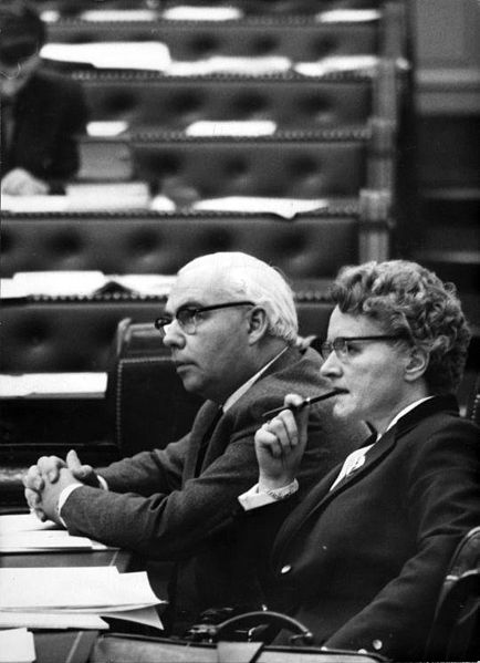 File:Minister Dr. Marga Klompé en Minister Veldkamp in de Tweede Kamer tijdens de behandeling van de algemene bijstandswet, 2 - SFA001017445.jpg