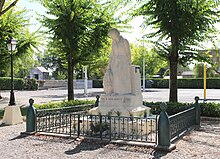 Le monument aux morts municipal de Sarriac-Bigorre.